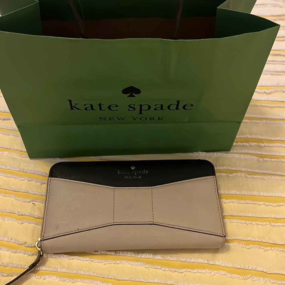 Authentic Kate Spade ♠️ wallet